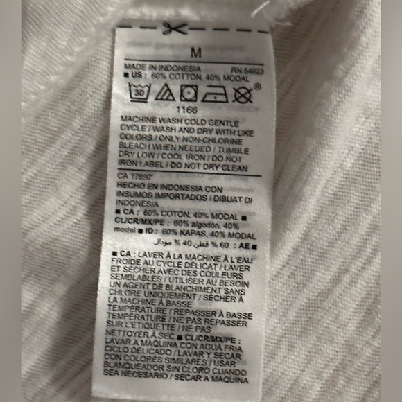white Old Navy easy tee, medium - Picture 2 of 6